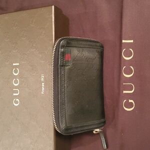 Gucci Black Leather Zipper Wallet. Women/Men. Best Offer
